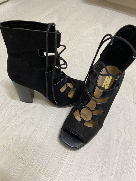 Босоніжки жіночі