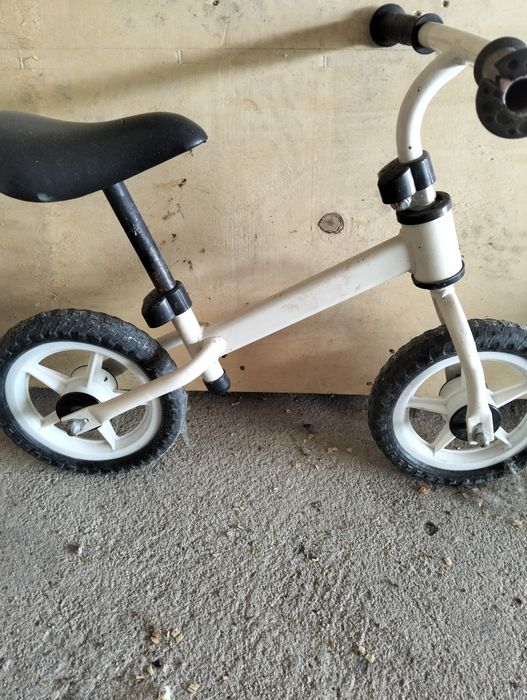 Tenda de praia e bicicleta