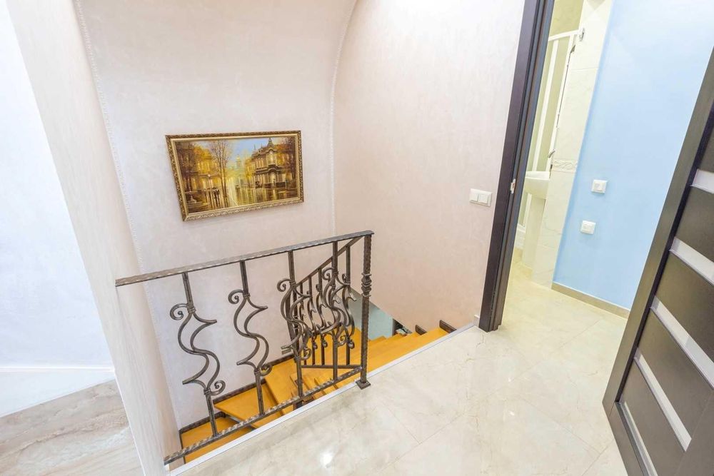 Продам дворівневу 3-кімнатну квартиру в ЖК Петрівський квартал. EN