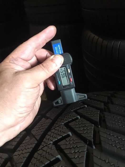 Купити зимові БУ шини гуму резину покришки колеса 235/35 R20 доставка