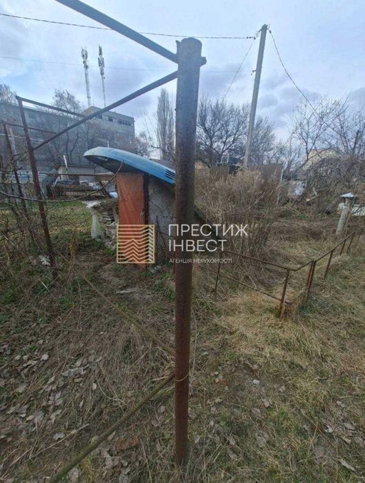 Продаж половини будинку на 5 сотках землі