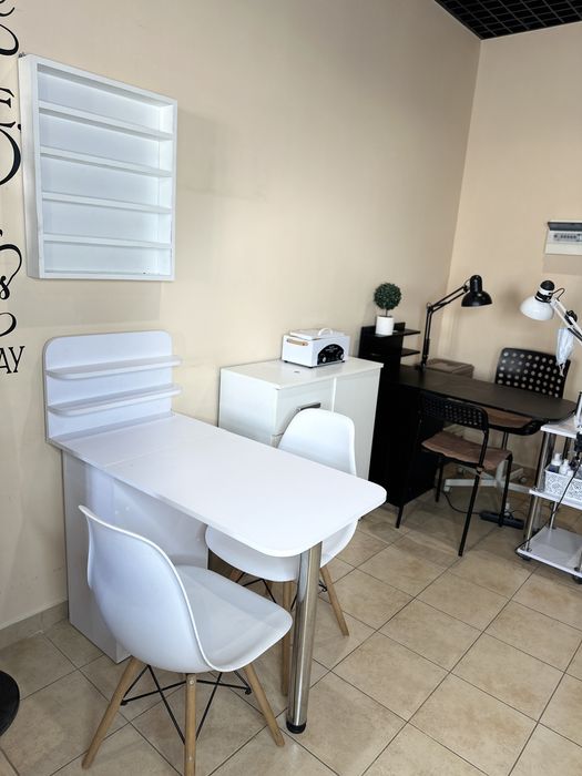 Аренда Місця  майстра маникюра в студії , світло є