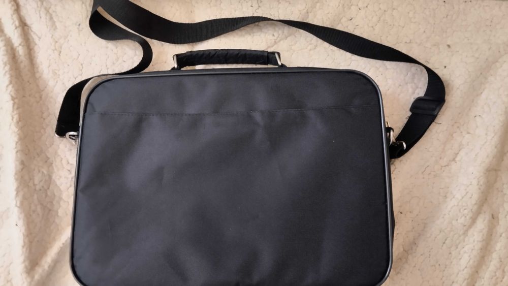 Mala para computador portátil (Notebook) – Toshiba em super bom estado.