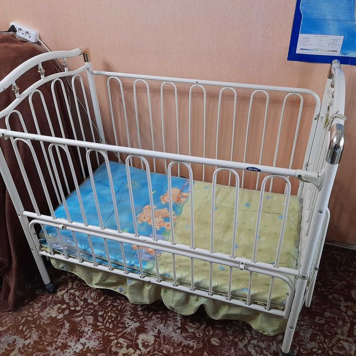 дитяче ліжко металеве