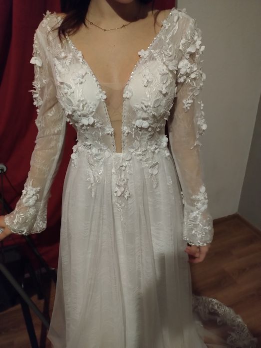 Suknia ślubna z trenem