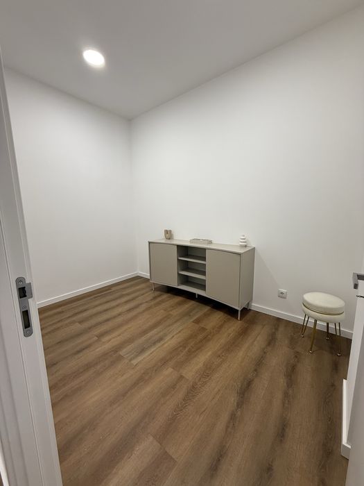 Gabinete de Unhas Equipado - cadeiras disponíveis ; Odivelas