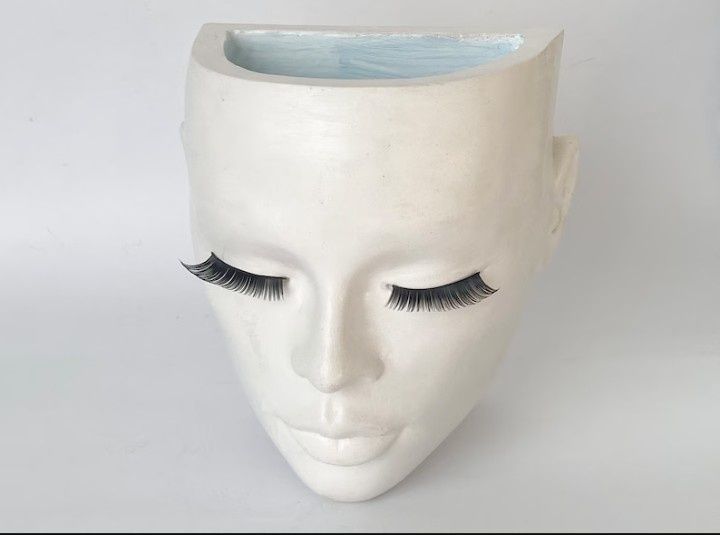 Twarzowa doniczka ścienna