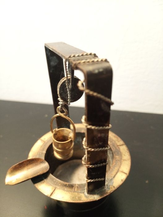 Antigo Cinzeiro em metal em forma de poço "Trench art" - Como novo