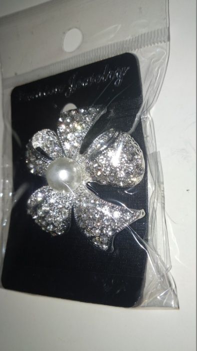 подарок брошка брошь камни цветок богато смотрится нарядно на свадьбу