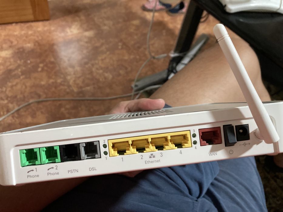 Router TG784 como novo