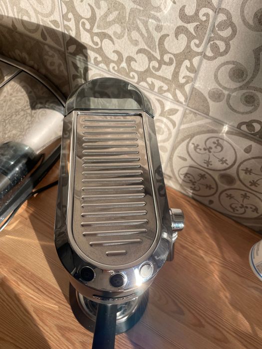 Nowy kolbowy ekspres