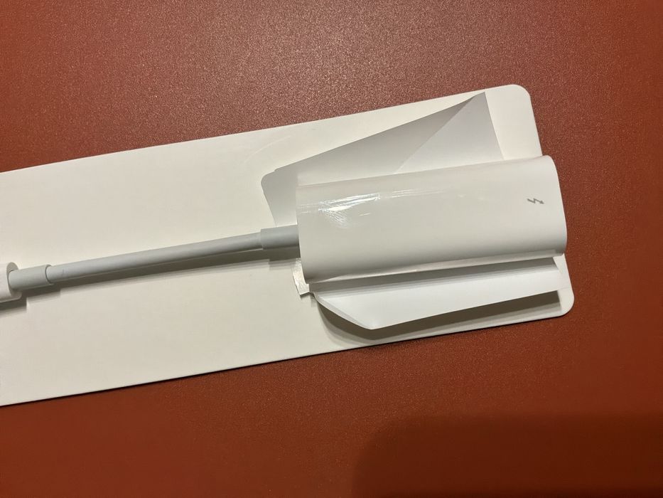 Адаптер Apple Thunderbolt 3 (USB-C) to Thunderbolt 2 (MMEL2)
