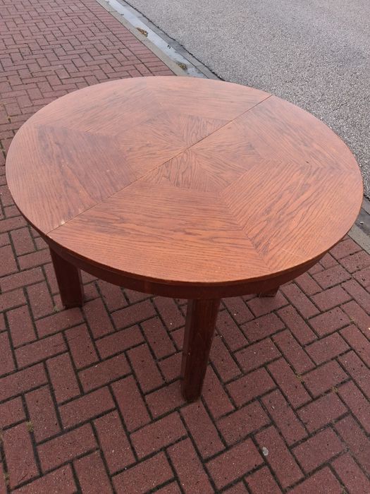 Okrągły stół różne ceny. Transport