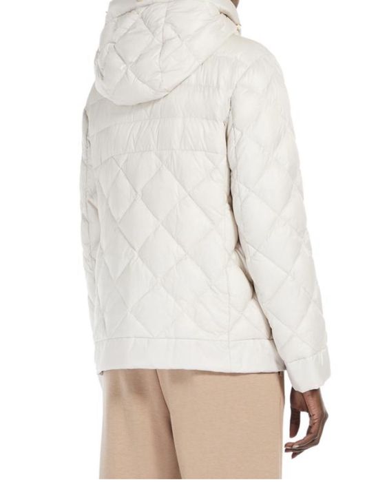 Жіноча куртка пуховик