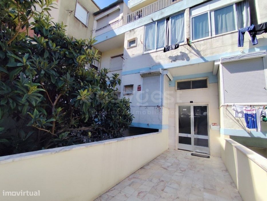 Apartamento T2 em Queluz - Remodelado e Mobilado