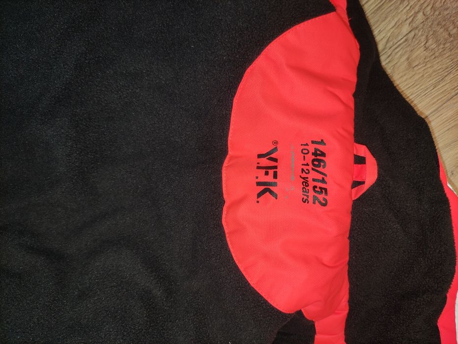 Sprzedam kurtkę narciarską 146/152