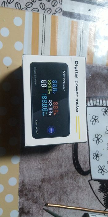 Амперметр,ватт метр,вольт метр,с датчиком темпер.и счётчиком времени.м