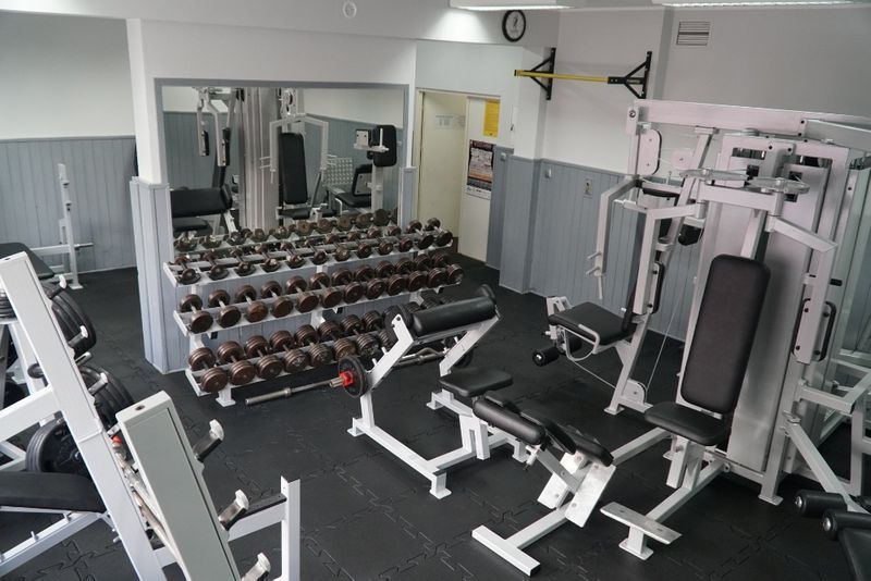 Mata pod sprzęt, podłoga gumowa do ćwiczeń 100x100x1 cm. Fitness