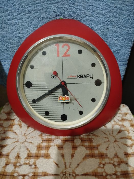 Часы  настенные,часы настольные продам