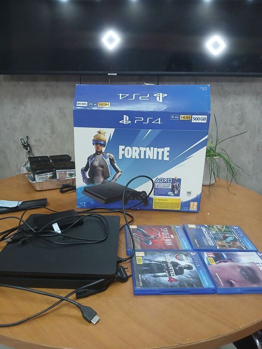 Продається приставка Sony PlayStation 4