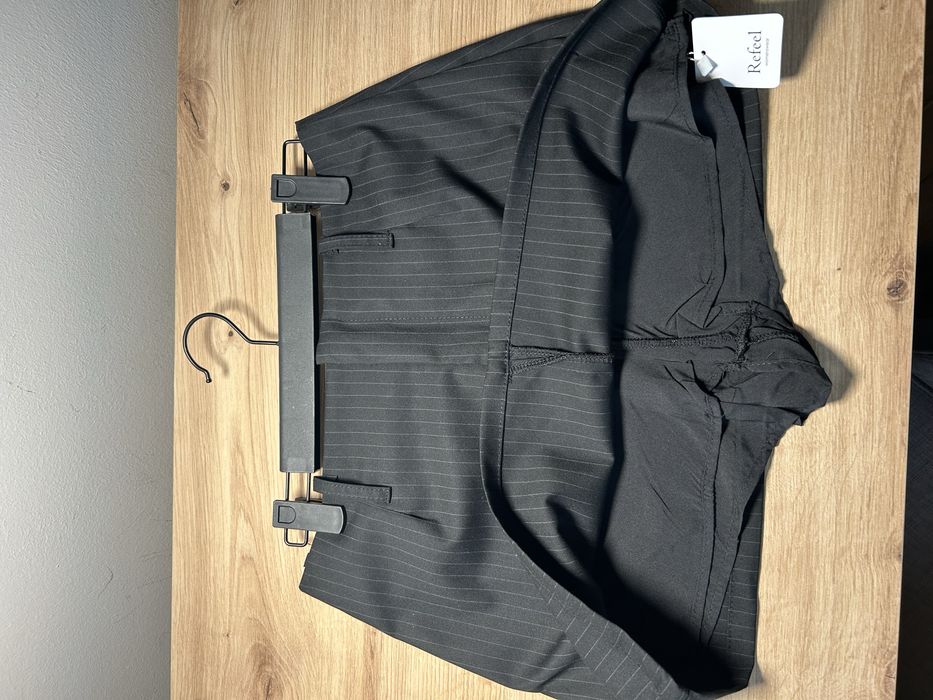 Чорна міні спідниця у смужку