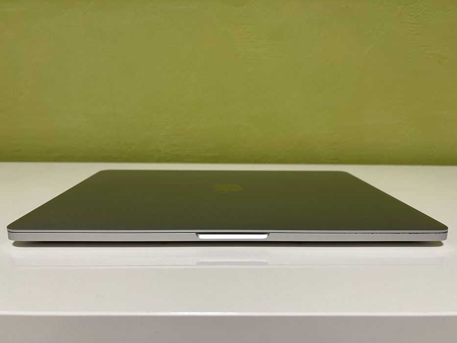 MacBook Pro 13" M2 16/256 GB Silver (2022) Touch Bar. Гарний стан