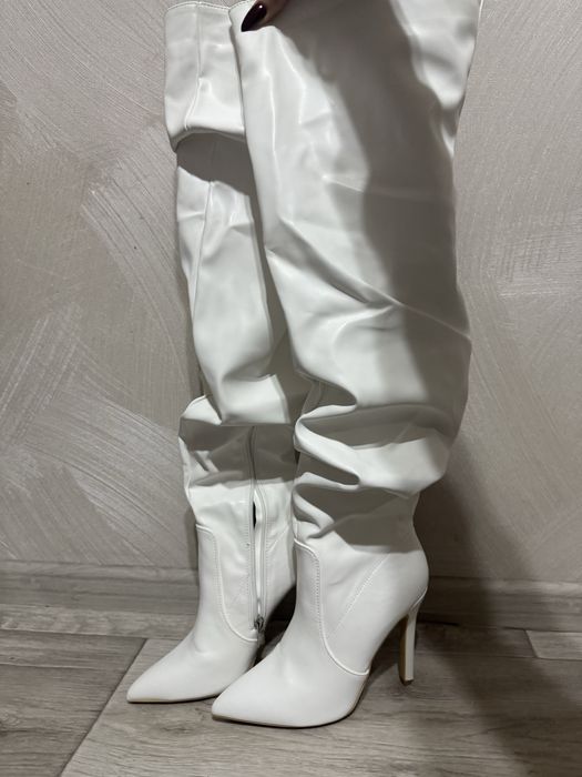 Продам демисезонные ботинки белые на шпильке
