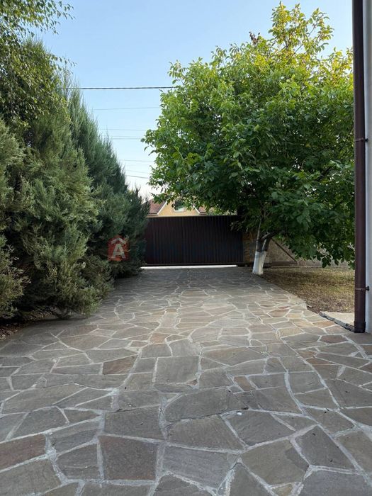 Продам дом 200 м2 с бассейном и баней в начале Обуховки.