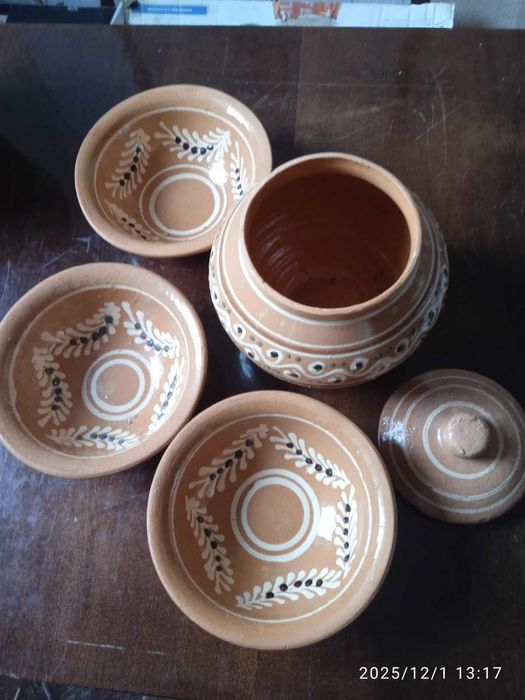 Набір посуду глиняний