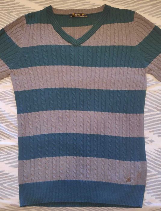 Продам свитер мужской.