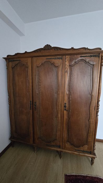 Vendo Guarda-Fato Antigo