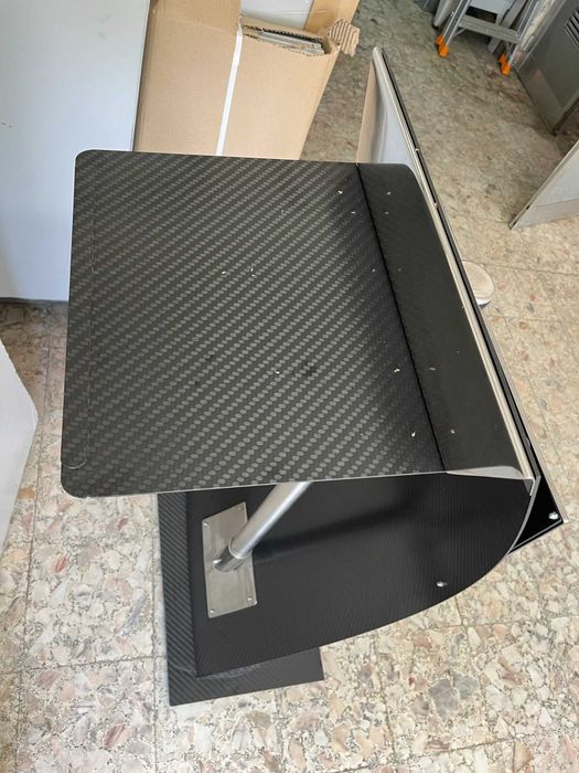 Púlpito em fibra de carbono