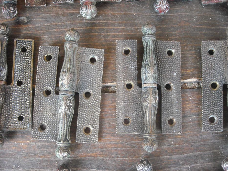 Dobradiças ferragens antigas trabalhadas para portas / janelas / etc