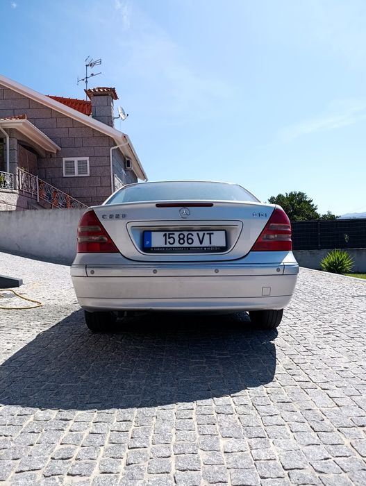 Mercedes-Benz C220 CDI Elegance (2001) – Apenas 219100 km – Mecânica Impecável