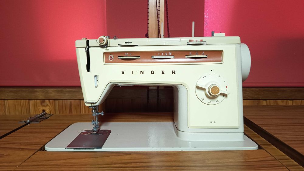 Maquina costura SINGER com móvel