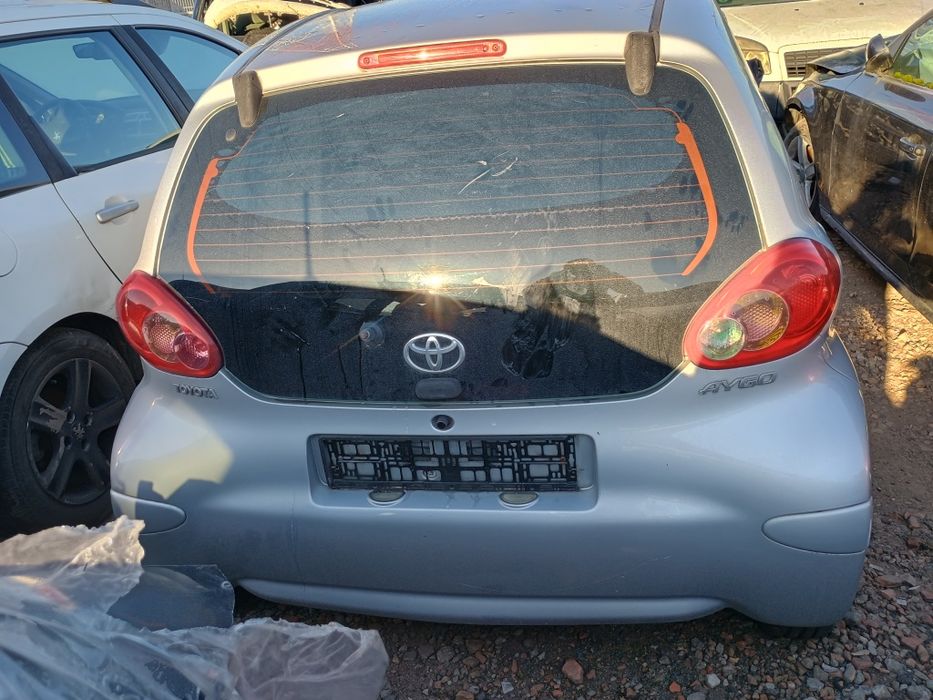 Zderzak tył klapa bagażnika drzwi toyota Aygo 1e7