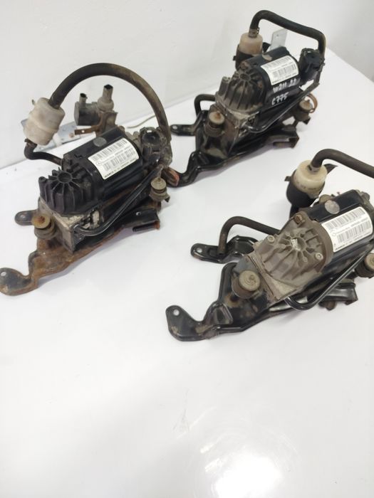 Компресор підвісні Мерседес. Компресор пневмо підвіски Mercedes w211