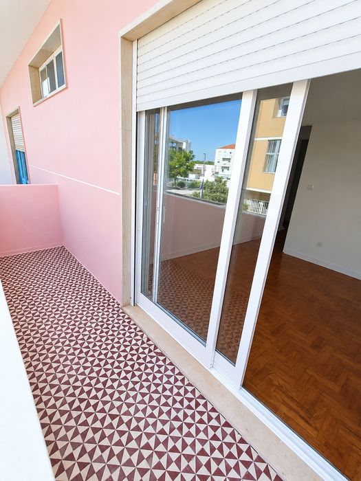 Arrendamento Apartamento T1, possibilidade de fazer um Qt dividido a sala Baixa da Banheira ao lado da estação de comboio s