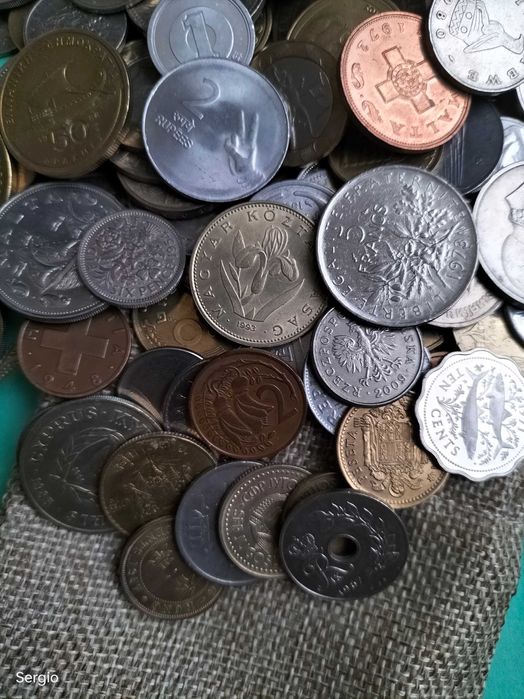 100 moedas diferentes de 40 países. Лот 28