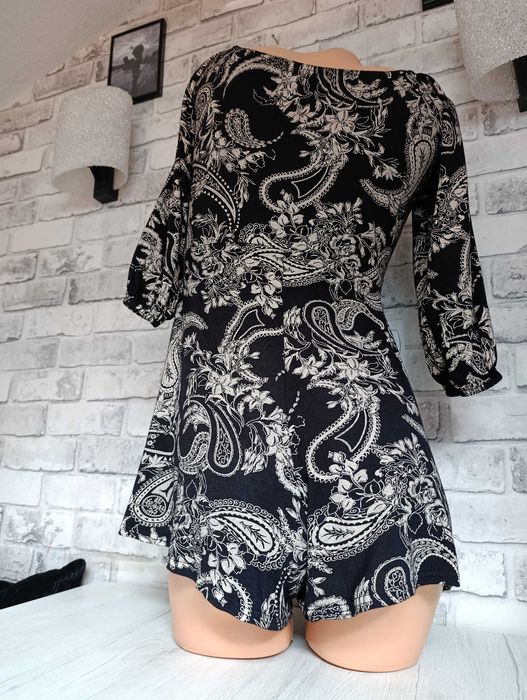spodium  wygodny kombinezon krótki L czarny beż krótkie spodenki boho