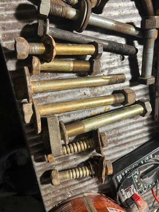 Болти кріплення ричагів анкерів BOSCH W124