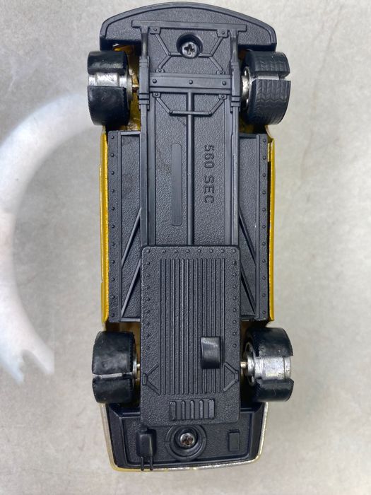 Mercedes 560 Sec w skali 1:32