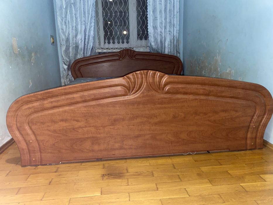 Двоспальне ліжко