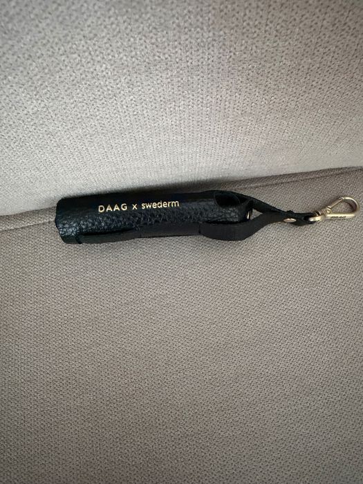 CHARMS etui na pomadkę Daag czarne
