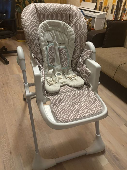 Стілець для годування бембі на колесах