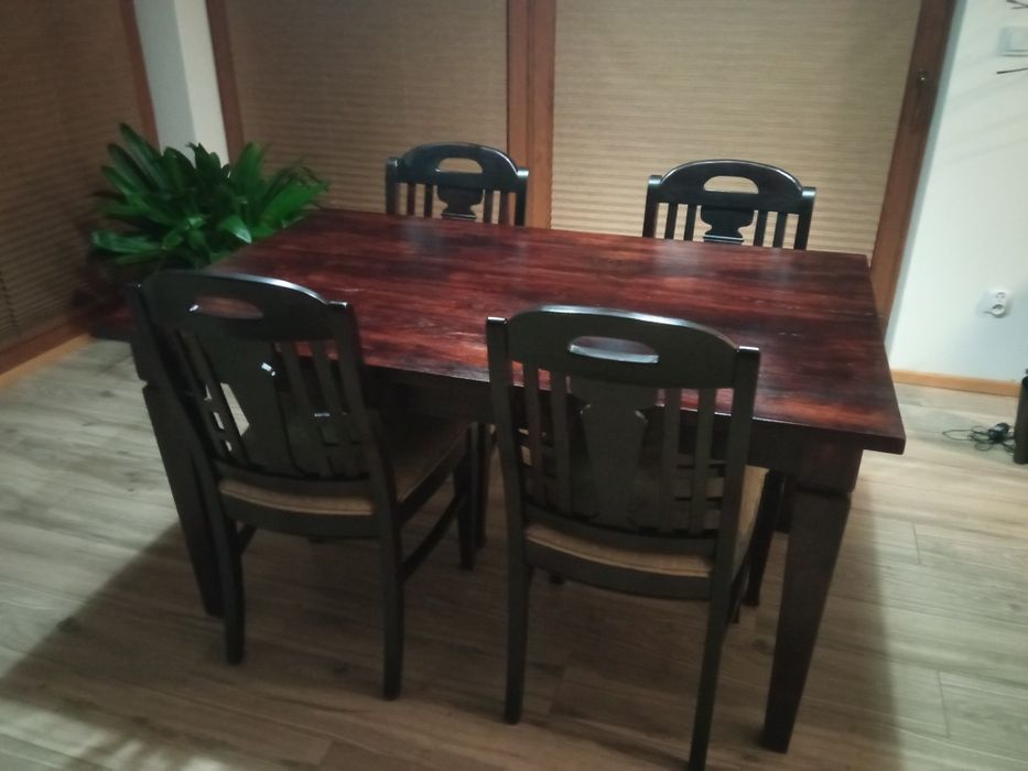 Stół dębowy z krzesłami
