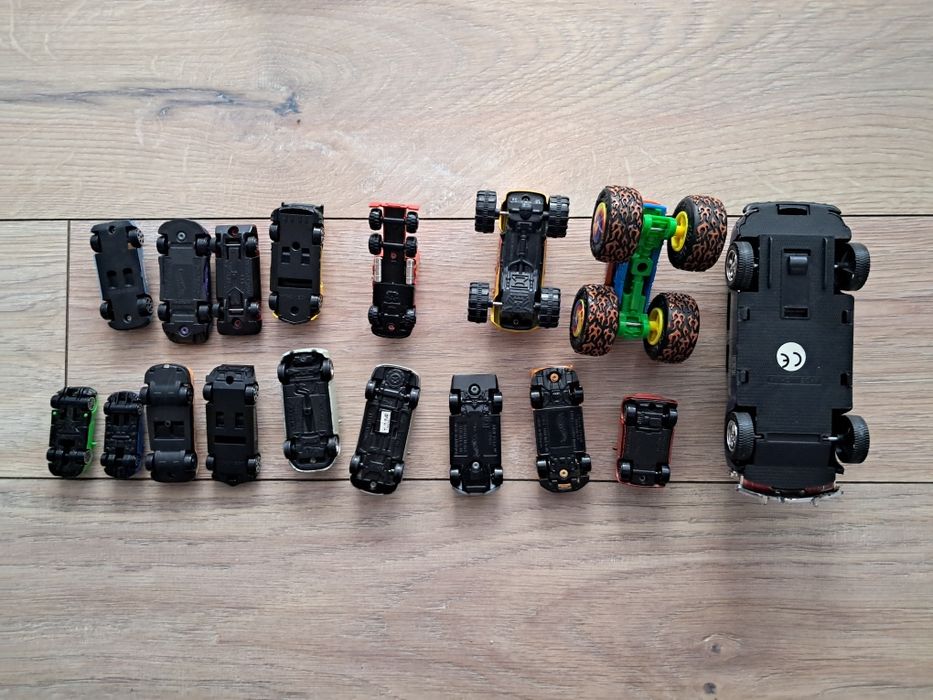 Sprzedam autka  i  resoraki .