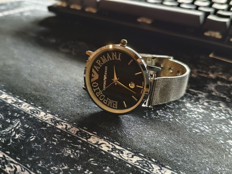 Часи Emporio Armani