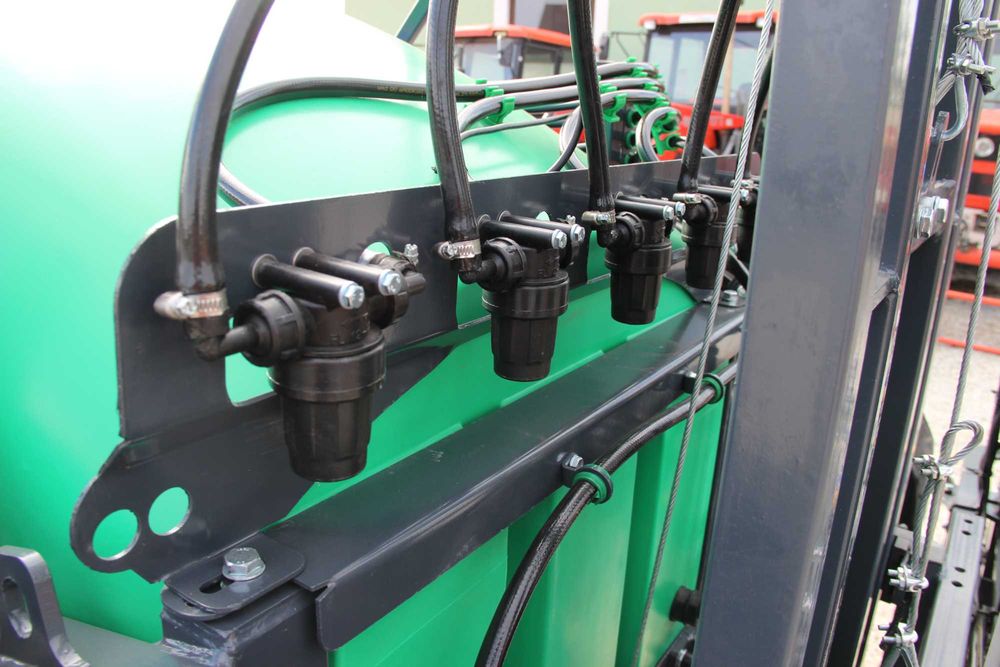 Opryskiwacz ciągany zaczepiany przyczepiany Tolmet Bruno 1200 l/15 m