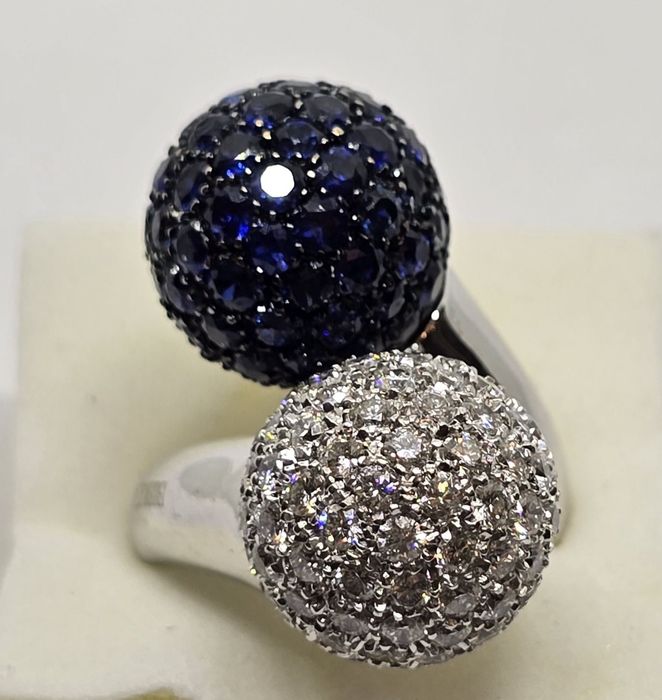 Золотое кольцо BIBIGI, 3.99ct бриллиантов и 4.77 ct сапфиры.Золото750